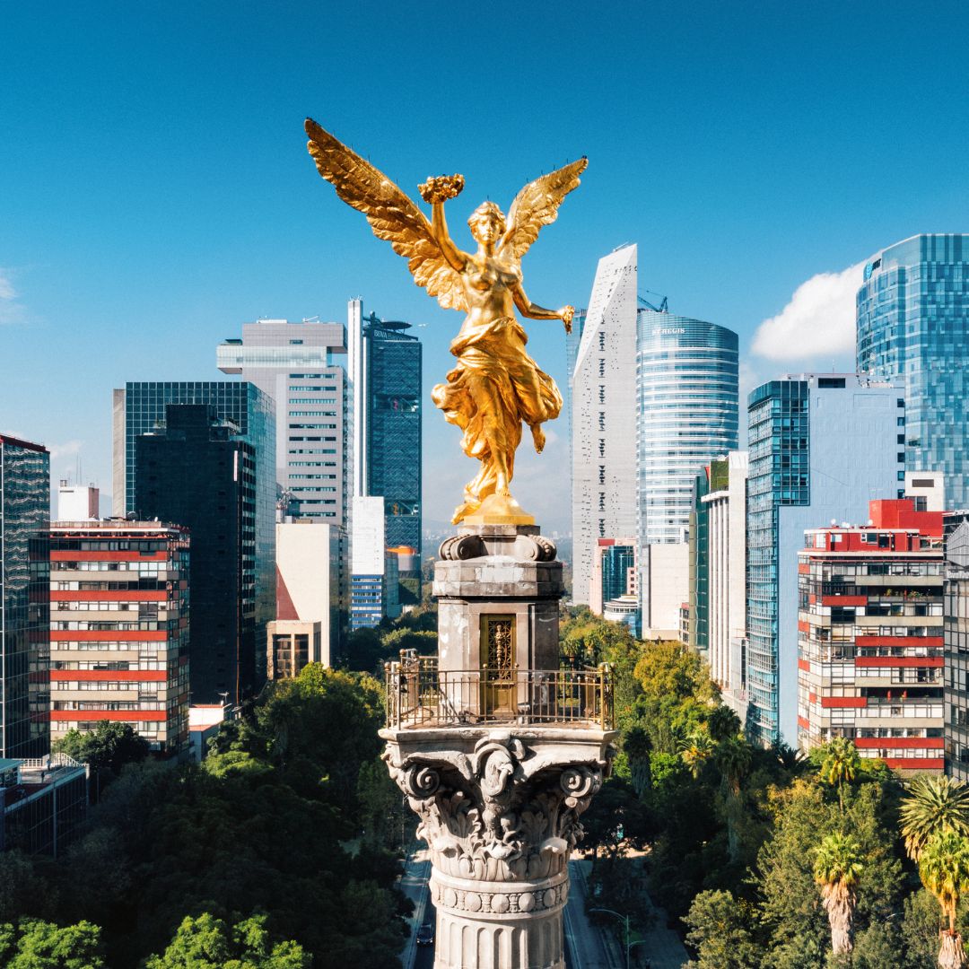 Inmobiliaria en CDMX, fachada de casa moderna en la Ciudad de México